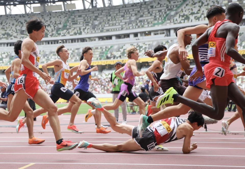　転倒する太田智樹