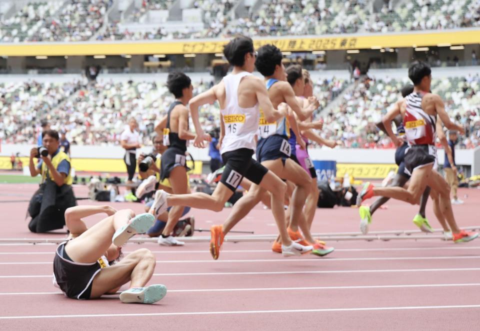 　転倒する太田智樹