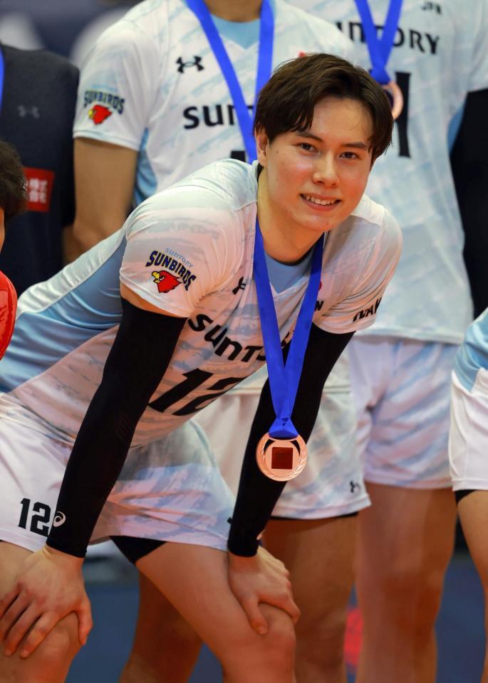 　３位で銅メダルを獲得したサントリー・高橋藍（撮影・石湯恒介）