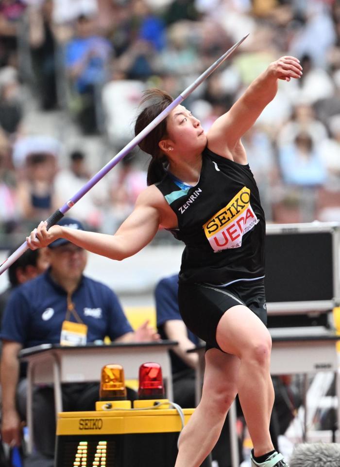 　女子やり投げで２位となった上田百寧