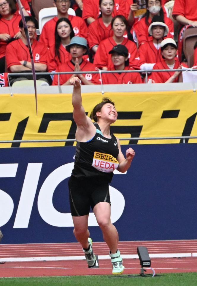 　女子やり投げで６０メートル６６を投げ、２位となった上田百寧