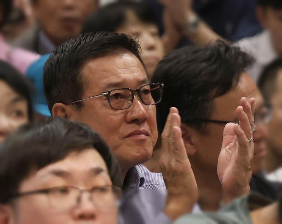 　観戦する原辰徳氏（撮影・佐々木彰尚）