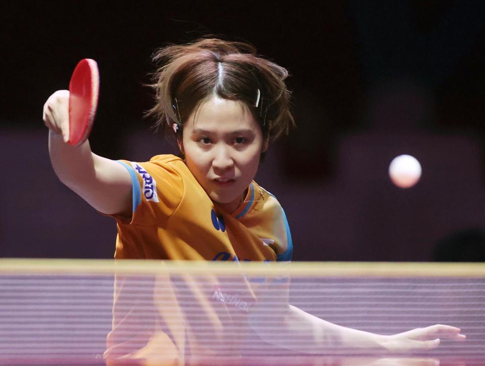 　女子シングルス１回戦でプレーする平野美宇（共同）