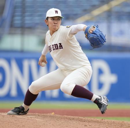 　明大戦で無安打無得点試合を達成した早大の伊藤樹＝神宮