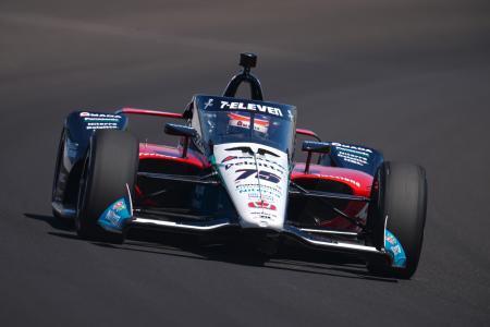 　インディ５００の予選で走行する佐藤琢磨＝インディアナポリス（ＡＰ＝共同）