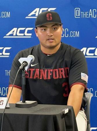 　初戦敗退で米国１年目のシーズンが終了し、記者会見するスタンフォード大の佐々木麟太郎＝２０日、ダーラム（共同）