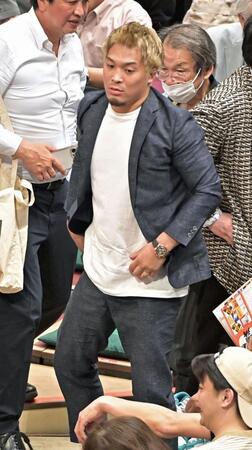 　観戦に訪れた太田忍（撮影・持木克友）