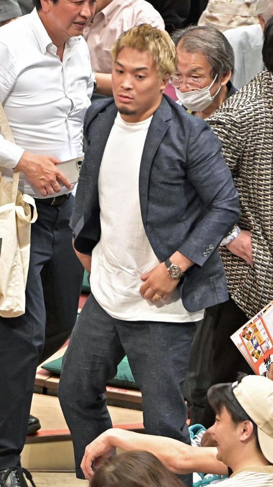 　観戦に訪れた太田忍（撮影・持木克友）