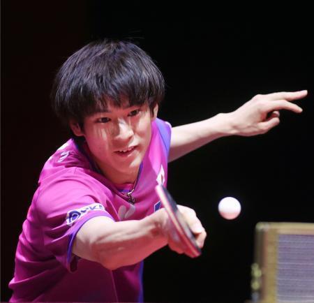 戸上隼輔が日本人対決制す　世界卓球、張本智和に４-１