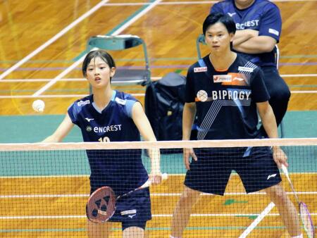 　初戦を突破した渡辺勇大（右）、田口真彩組＝２４年９月