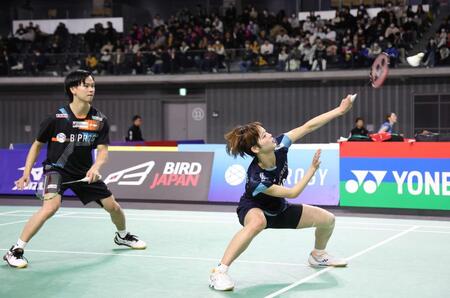 　１回戦を突破した渡辺勇大、田口真彩組＝２４年１２月