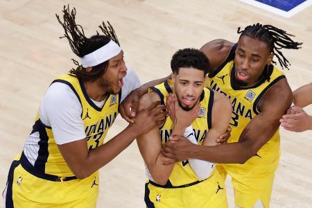 ＮＢＡ東決勝、ペーサーズが先勝　ニックスに延長戦の末