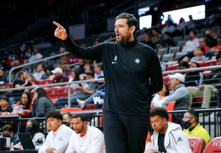 　米プロＮＢＡ下部Ｇリーグ、スパーズで指揮を執るペータル・ボジッチ氏＝２０２１年１１月、米テキサス州エディンバーグ（ＮＢＡＥ・ゲッティ＝共同）