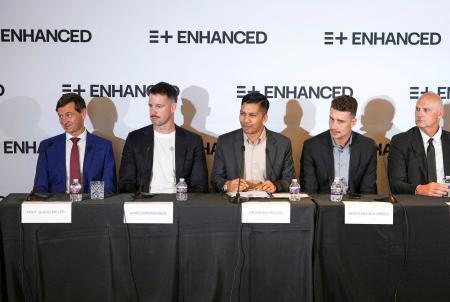 　エンハンスト・ゲームズの第１回大会の日程を発表した記者会見＝２１日、米ネバダ州ラスベガス（ロイター＝共同）