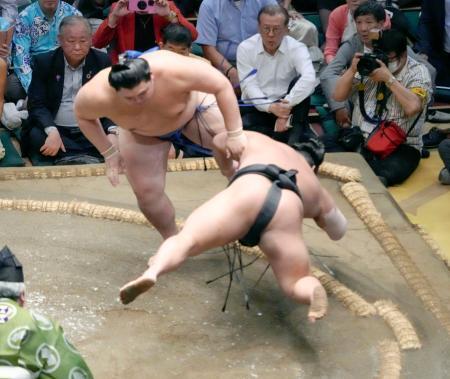 大の里１２連勝、２３日にもＶ　豊昇龍３敗目、琴桜勝ち越し