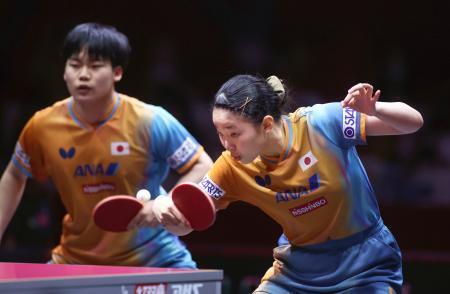 　混合ダブルス準々決勝で敗退した松島輝空（左）、張本美和組＝ドーハ近郊（共同）