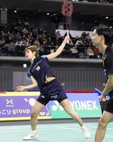 　１回戦を突破した渡辺勇大（右）、田口真彩組＝２４年１２月