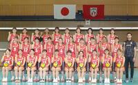 　練習前に記念撮影する女子バレー日本代表メンバー