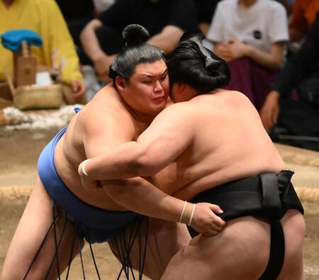 【動画】横綱昇進を確実にした強すぎ一番　ぶつかり合い→一気の寄り切り
