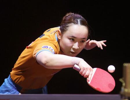 　女子シングルス準々決勝でプレーする伊藤美誠（共同）