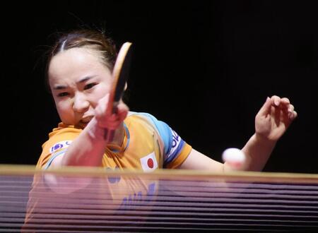 　女子シングルス準々決勝でプレーする伊藤美誠（共同）