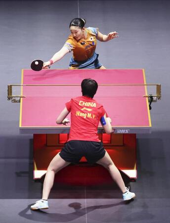 　女子シングルス準々決勝で中国の王曼昱に敗れた張本美和（共同）