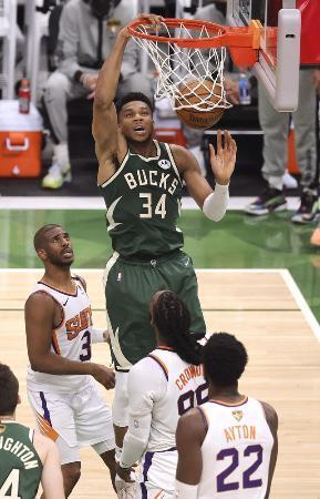 バックスのアデトクンボら選出　オールＮＢＡのベスト５