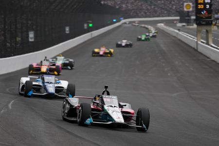 インディ５００、佐藤琢磨１１位　序盤トップ快走もトラブルで後退