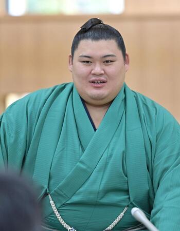 大の里が高安に感謝「心の広さ、胸に来ました」夏場所優勝パレードの旗手に