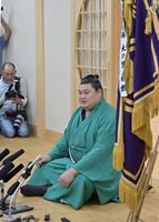 　優勝の喜びを語る大の里（撮影・持木克友）