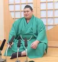 　報道陣を前に現在の心境を語る大の里（撮影・佐藤厚）