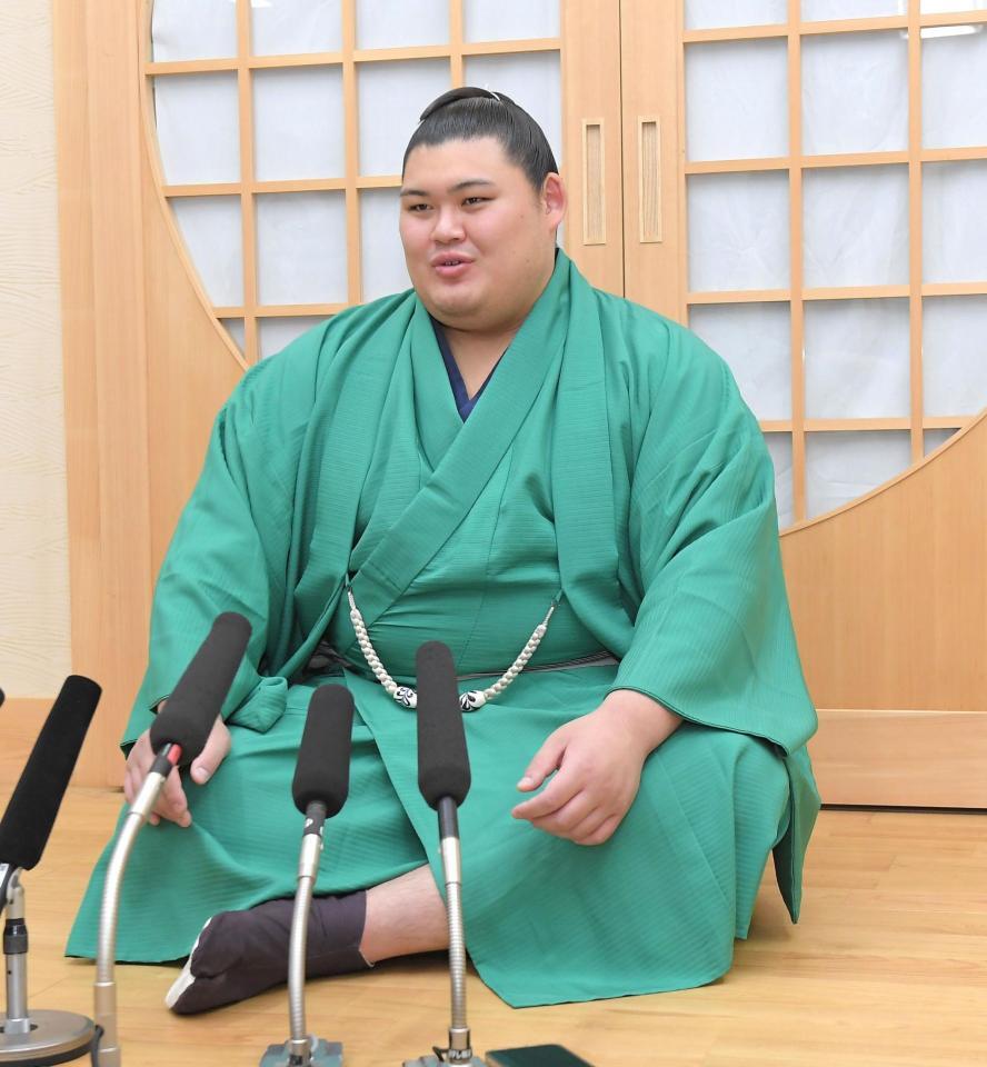 　報道陣を前に現在の心境を語る大の里（撮影・佐藤厚）