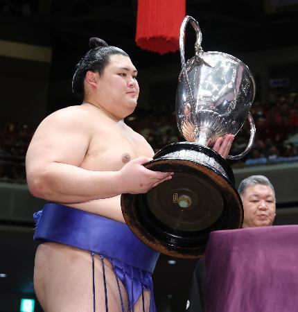 大の里、第７５代横綱に昇進決定　日本出身８年ぶり、最速１３場所