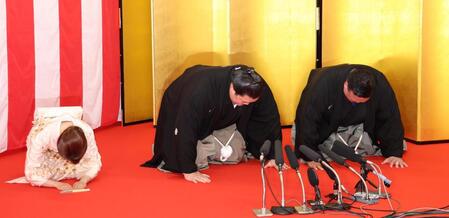 　新横綱伝達式で口上を述べた新横綱・大の里（中央）＝撮影・佐々木彰尚