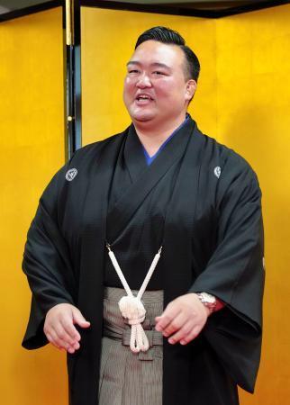 　大の里の横綱昇進伝達式に臨む二所ノ関親方＝２８日午前、茨城県阿見町の二所ノ関部屋