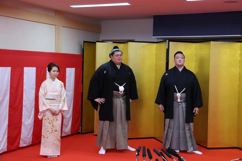 　横綱昇進伝達式の使者を待つ大の里（撮影・佐々木彰尚）