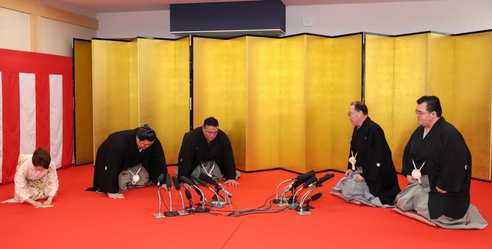 　新横綱昇進伝達式で口上を述べる新横綱・大の里（左から２人目）＝撮影・佐々木彰尚