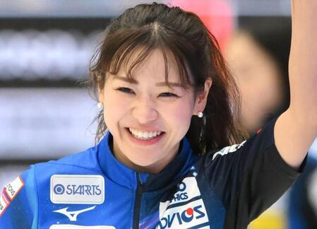 【写真】「マリリンの男前なポーズも最高♥」「新横綱・麻里ちゃん？！」　１５年目のロコ・ソラーレが跳んだ
