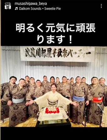 　武蔵川部屋の公式インスタグラム（ｍｕｓａｓｈｉｇａｗａ＿ｂｅｙａ）より