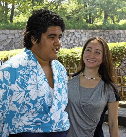 【写真】元横綱武蔵丸の雅美夫人が「本当にステキ」「かわいい女将さん」誕生日を弟子達が祝福