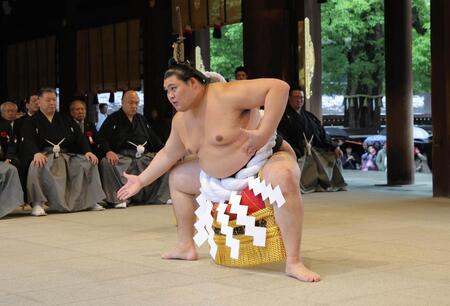 大相撲　大の里が土俵入り「横綱になった実感湧いた」師匠と同じ雲竜型披露