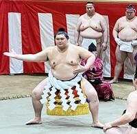 　二所ノ関親方に雲竜型を教わる大の里