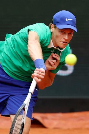 シナー、ペグラ４回戦へ　全仏テニス第７日