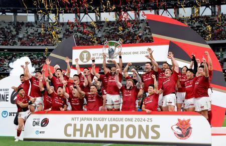 　ラグビーのリーグワン、プレーオフ決勝で東京ベイに勝利し、２季連続２度目の優勝を果たしたＢＬ東京フィフティーン＝国立競技場