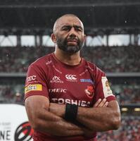 　インタビューを待つＢＬ東京のリーチ・マイケル（撮影・佐々木彰尚）