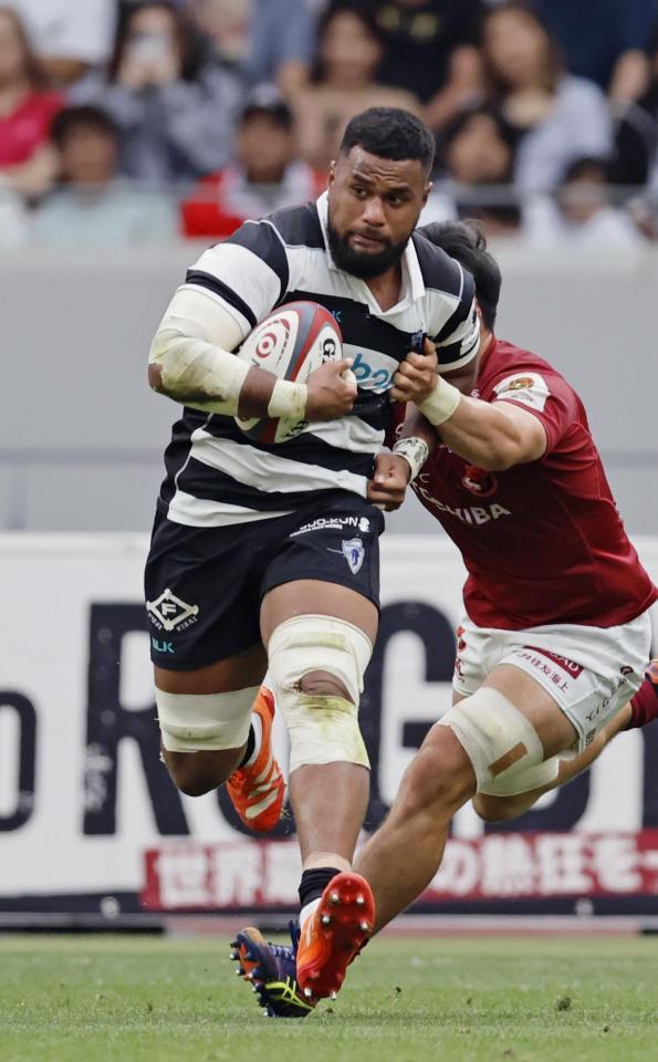 　前半、攻め込む東京ベイ・マキシ