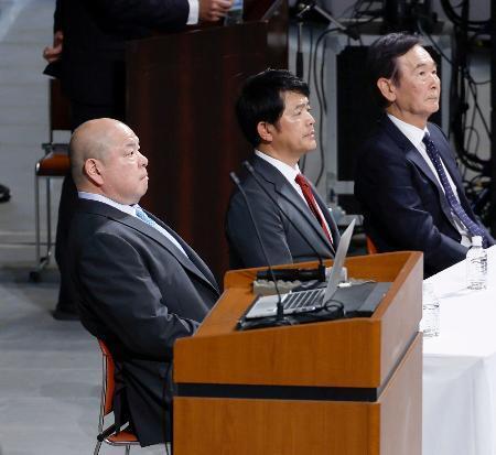 　日本相撲協会の全協会員を対象にした研修会に臨む八角理事長（左）ら＝２日、東京・両国国技館