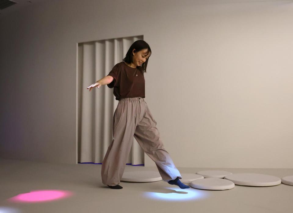 　施設を体験する石川佳純さん（撮影・山口登）