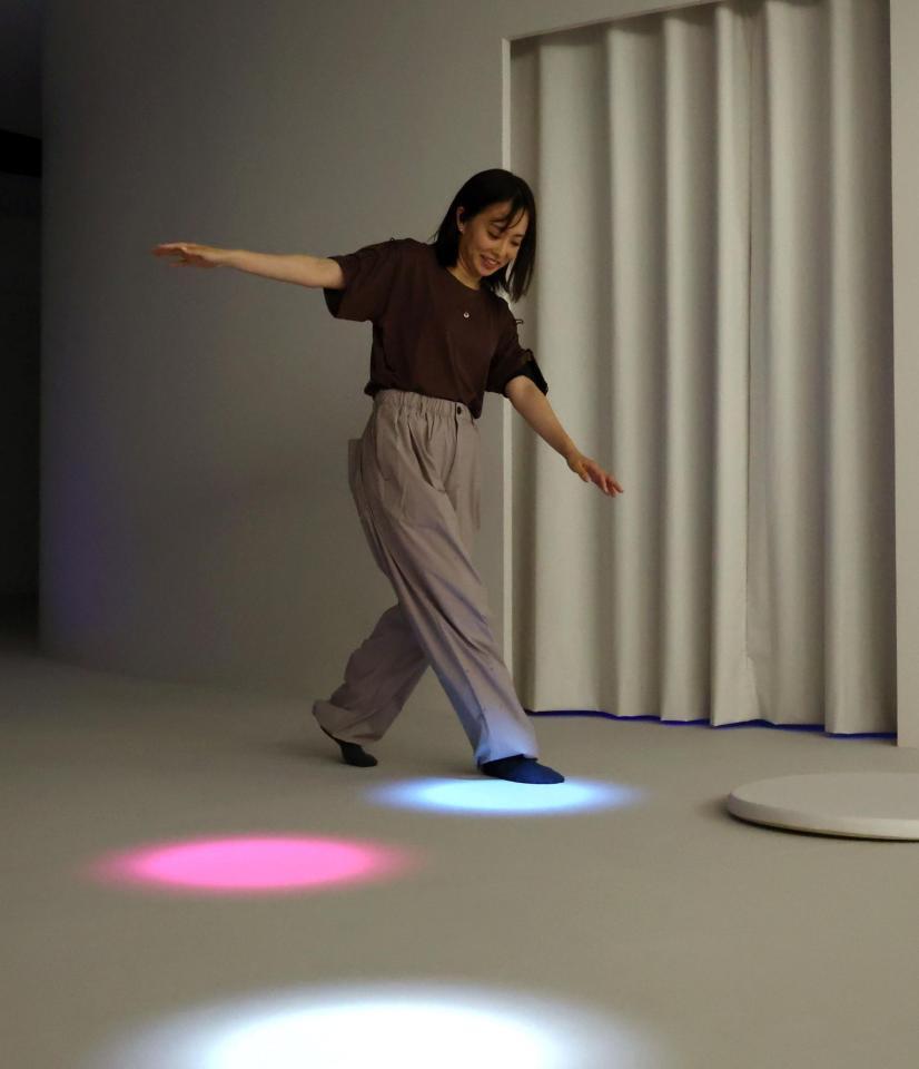 　施設を体験する石川佳純さん（撮影・山口登）