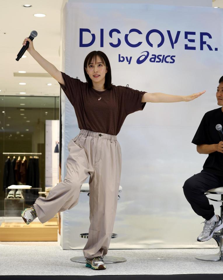 　施設を体験し、感想を語る石川佳純さん（撮影・山口登）